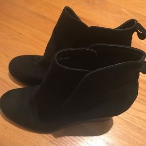 Nearly new Merona black suede, heeled boots!